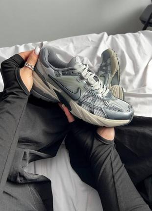 Кроссовки nike wmns v2k run 'pure platinum wolf grey'8 фото