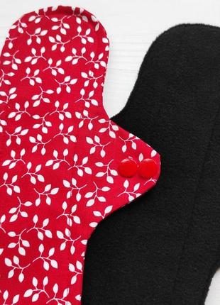 Багаторазові прокладки для критичних днів червоні з листочками. великий вибір тканин.2 фото