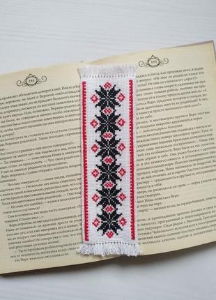 Закладка в українському стилі з двосторонньою ручною вишивкою.1 фото