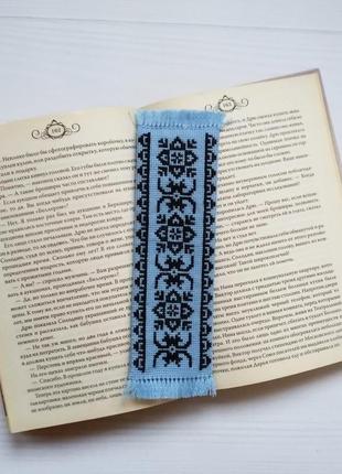 Закладка в украинском стиле с двусторонней ручной вышивкой.2 фото