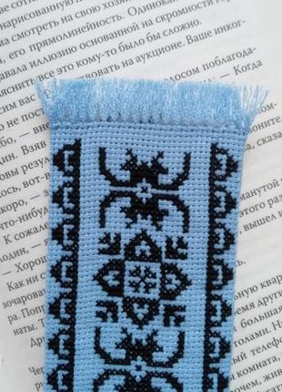 Закладка в украинском стиле с двусторонней ручной вышивкой.3 фото