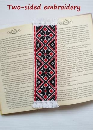 Закладка в українському стилі з двосторонньою ручною вишивкою.2 фото