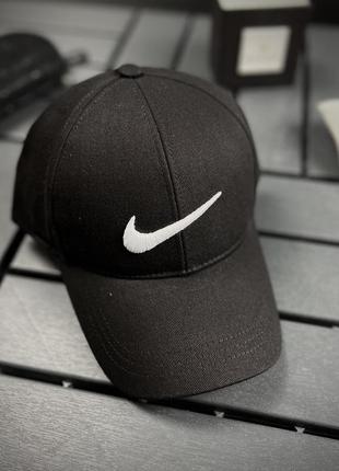 Черная кепка nike унисекс