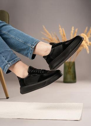 Кросівки жіночі чорні з натуральної шкіри4 фото