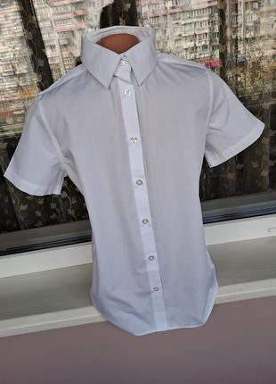 Белая рубашка для мальчика с коротким рукавом5 фото