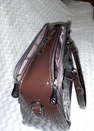 Лаковая сумочка цвета шоколад4 фото