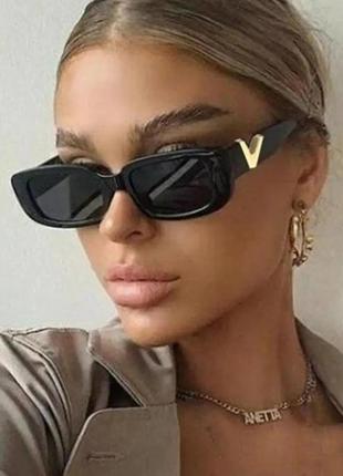 Стильні сонцезахисні окуляри чорні жіночі/унісекс