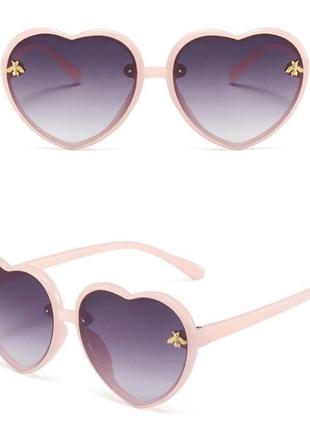 Стильні сонцезахисні рожеві дитячі окуляри серця1 фото