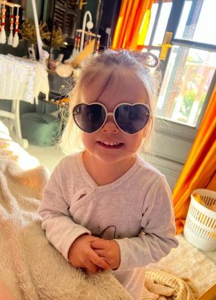 Стильні сонцезахисні рожеві дитячі окуляри серця7 фото