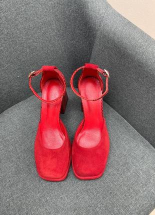Яскраві червоні замшеві босоніжки на масивному каблуку колір на вибір4 фото