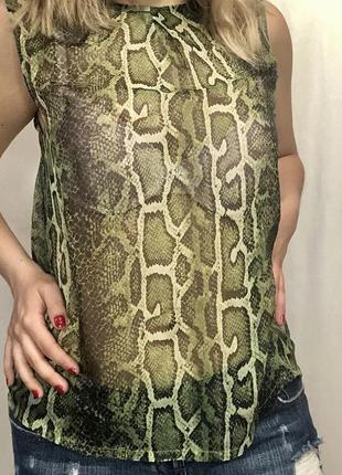 Зеленая полупрозрачная блуза в змеиный принт
