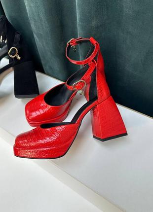 Коралловые красные босоножки туфли на массивном каблуке