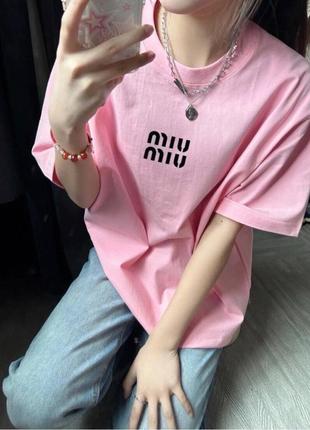 Нежно-розовая футболка миу miu5 фото
