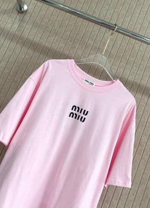 Нежно-розовая футболка миу miu3 фото