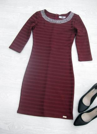 Обтягивающее бордовое платье со стразами garzia италия