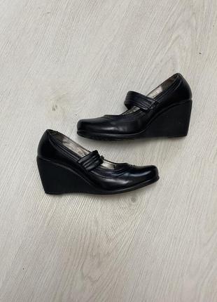 Туфли на танкетке leinuo.размер 37.в очень красивом состоянии