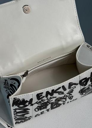 Сумочка кожаная balenciaga hourglass small handbag graffiti in white5 фото