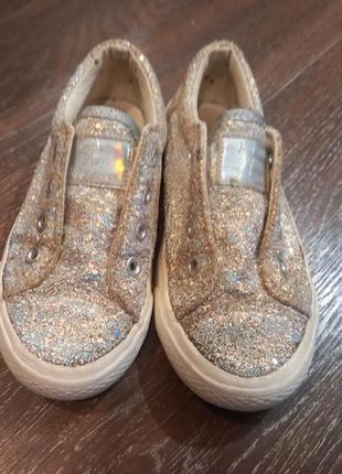 Кеди на дівчинку