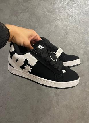 Чоловічі кросівки чорні з білим dc shoes court graffik black/white