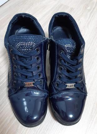 Туфлі лакові на шнурівках , снікерси5 фото