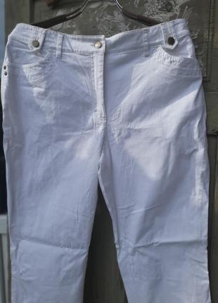 Нові іспанські білі денім брючки прямий покрій