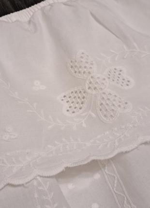 Біла котонова блуза з вишивкою5 фото