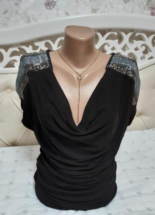 Блуза з декором на плечах1 фото