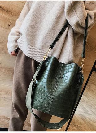 Жіноча сумка-мішок під крокодилову шкіру шопер крос-боді на пл...2 фото