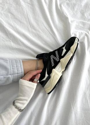 Жіночі кросівки чорні з бежевим new balance 90606 фото