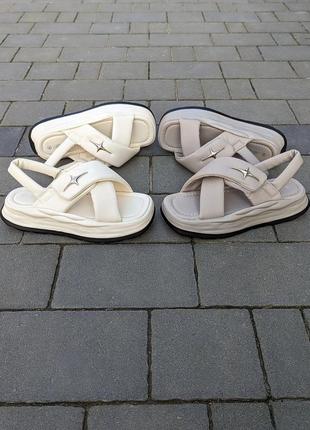 Босоножки женские и для подростков белые и бежевые