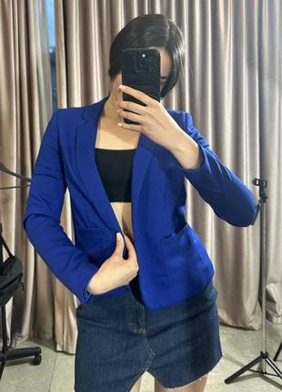 Синий классический пиджак