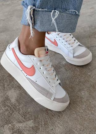 Женские кроссовки на платформе белые с персиковым blazer low platform white peach1 фото