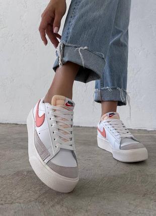 Женские кроссовки на платформе белые с персиковым blazer low platform white peach3 фото