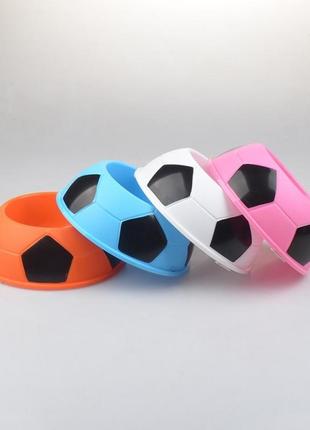 Миска пластикова для собак multibrand "футбольний м'яч" різнобарвна 10*16*5,5 см2 фото