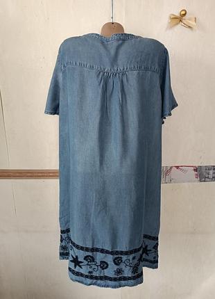 Свободное джинсовое платье с вышивкой р.50-544 фото