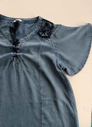 Свободное джинсовое платье с вышивкой р.50-547 фото