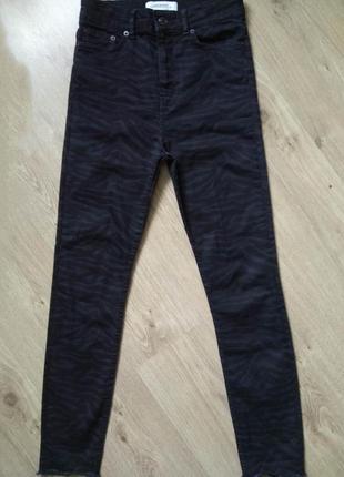 Zara  чёрно-серые узкие джинсы с высокой талией и рваным низом/слим/скинни/принт зебра/мом2 фото