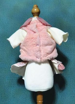 Брендовое платье для собак зимнее с меховым монтоукрашено бусинами и камнями, розового цвета3 фото