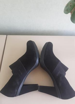 Шкіряні ботильйони чорні замшеві черевики geox 394 фото