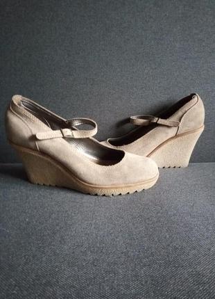 Туфлі . еспріт . на танкетці . ботильйони .