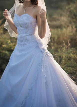 Весільна сукня зі шлейфом фірми miss kelly (франція)3 фото