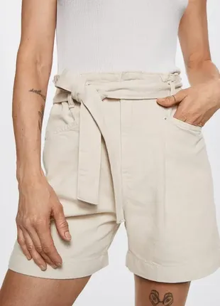Бежевые плотные джинсовые шорты с поясом mango paperbag высокая посадка