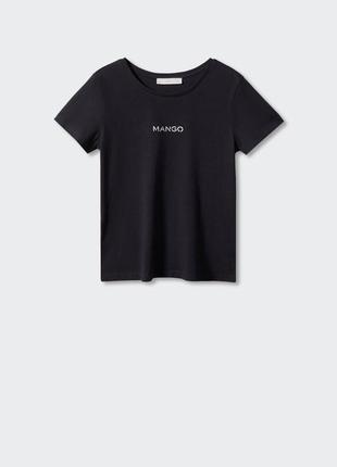 Базовая черная футболка с лого mango хлопковая женская футболка4 фото