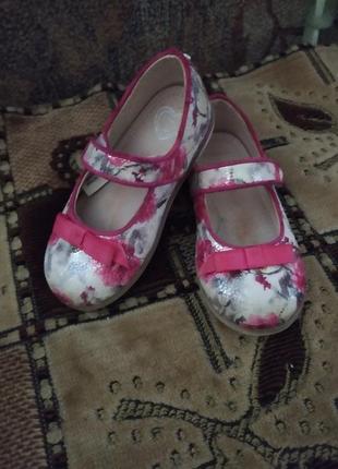 Продам туфлі для дівчинки фірми mayoral