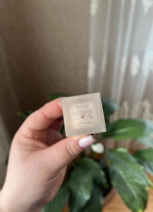 Нова матувальна основа givenchy prisme libre skin-caring matte3 фото