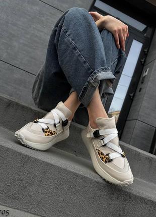 Натуральные кожаные светло - бежевые кроссовки с леопардовым принтом6 фото
