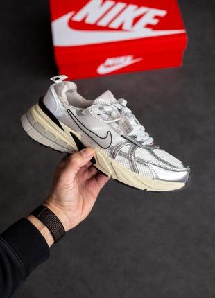 Женские кроссовки найк nike v2k runtekk «summit white metallic silver