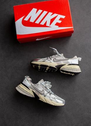 Чоловічі кросівки найк nike v2k runtekk «summit white metallic silver»8 фото