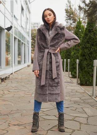 Пальто зимове з икусственным хутром кольору фреза