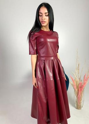 Сукня екокожа міді з об'ємною спідницею3 фото